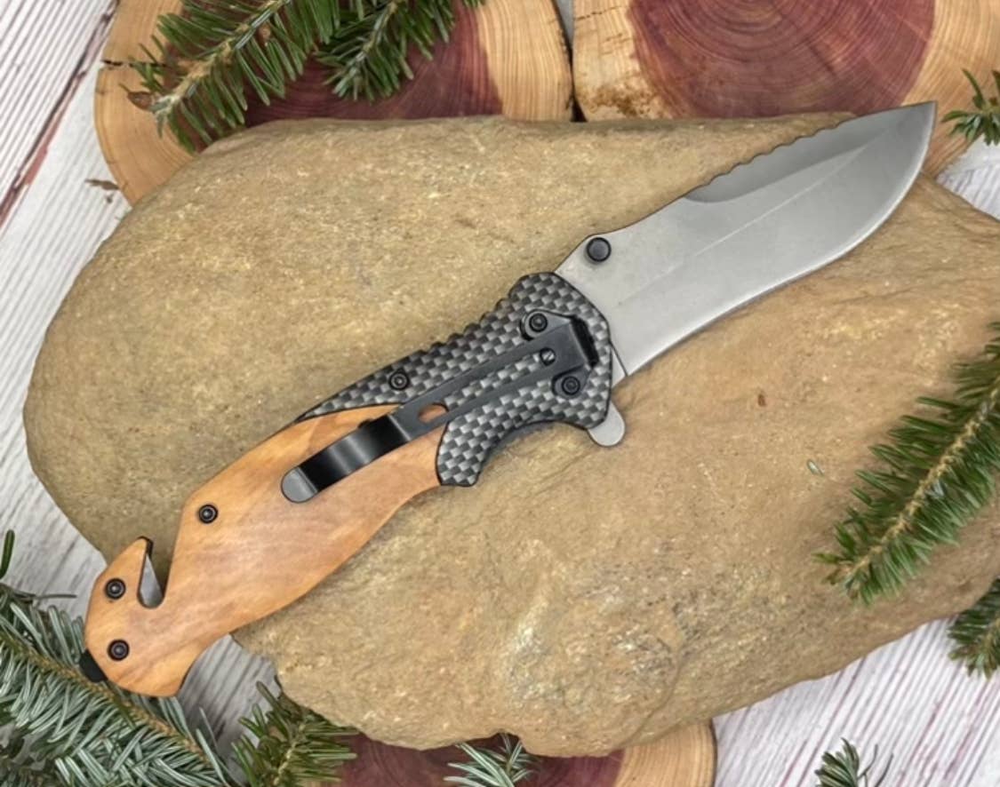 Wolf Standing Knife